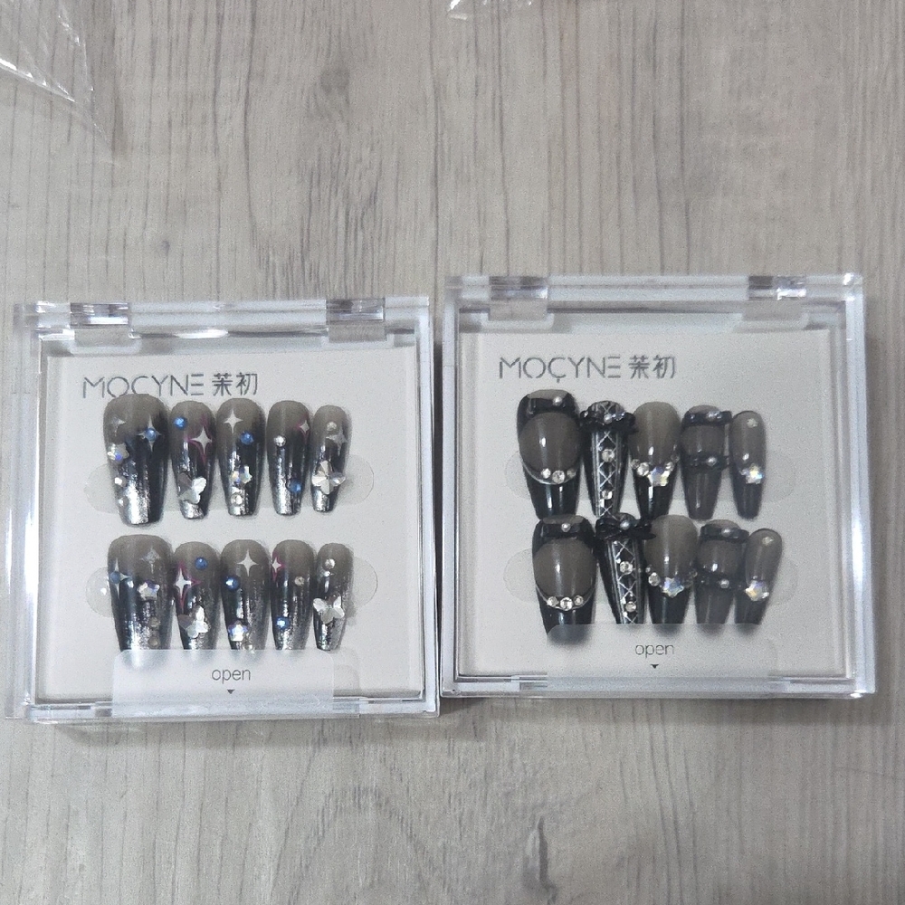 MOCYNE Gray, Black, And Blue Crystal Press-On Nail Set (2 Packs)